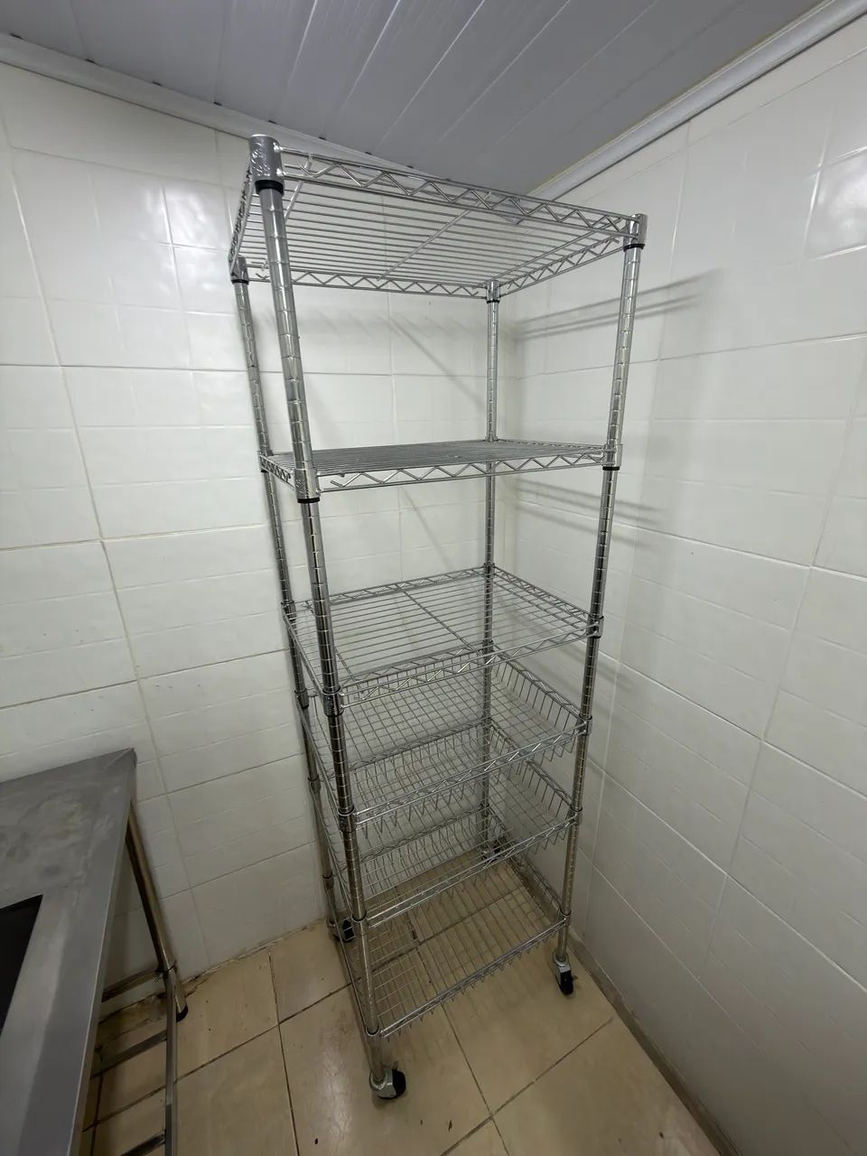 Estante Aço 6 Prateleiras CROMODA Com Rodas - 0 marcas e perfeita - Foto 2
