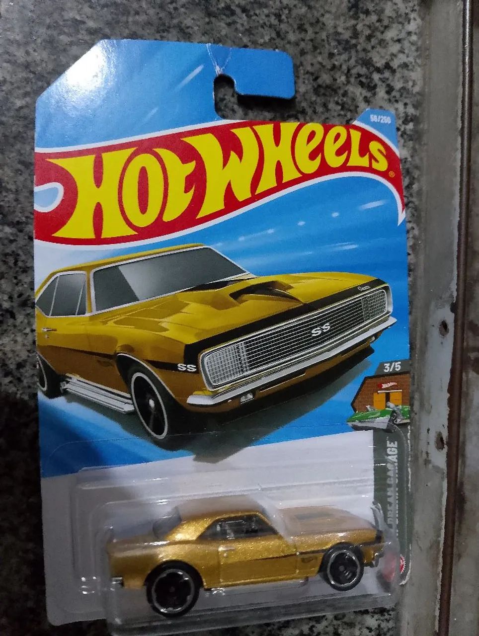 Hot Wheels carinho dourado - Foto 3