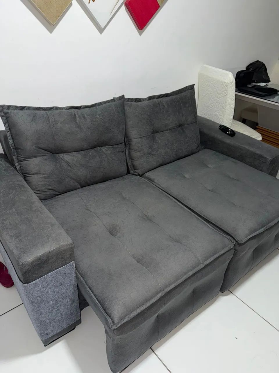Sofá na cor cinza chumbo 1 mês de uso - Foto 3