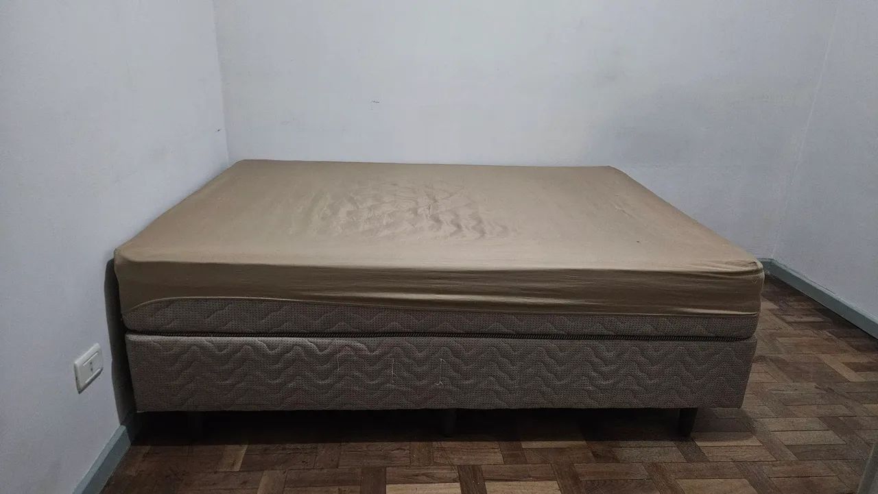 Cama de Casal Box - Usada - Colchão + Base + Pés - Foto 2