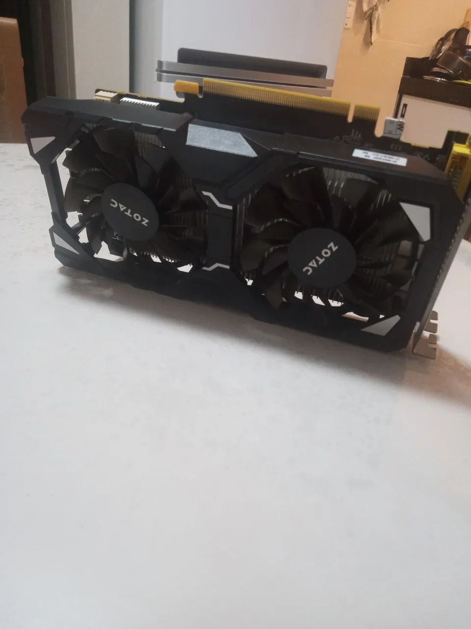 Placa de video gtx1060 6g com defeito 