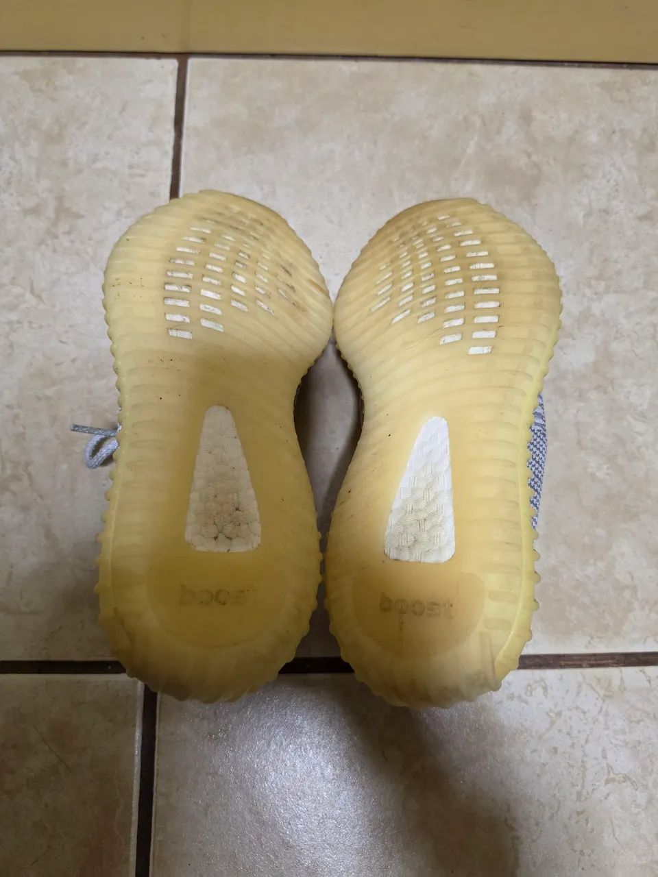 Tenis Adidas Yeezy Boost 350 V2 na colorway Static - Calçados