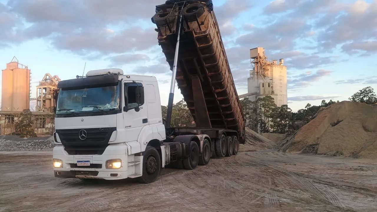 Carreta caçamba ideral 1997.