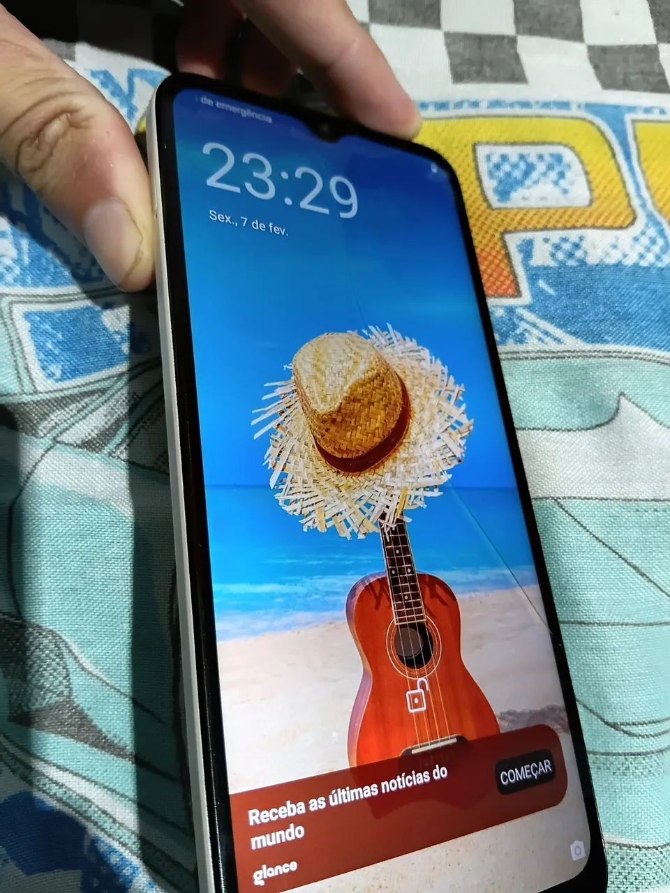 Celular motorola e13 bateria inchada trinco na tela ( nao abaixo preço  - Foto 2