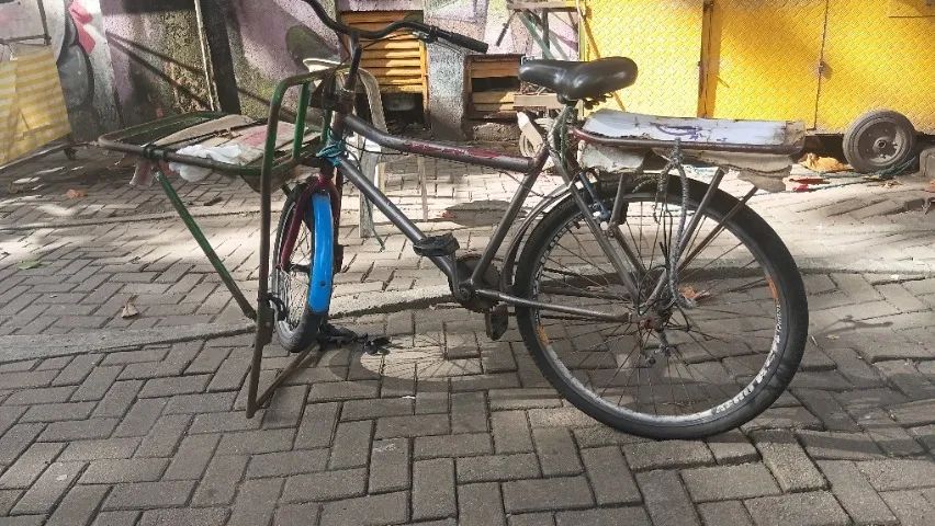 Vende-se Barraca de ferro, bicicleta de carga e bicicleta comum  - Foto 2