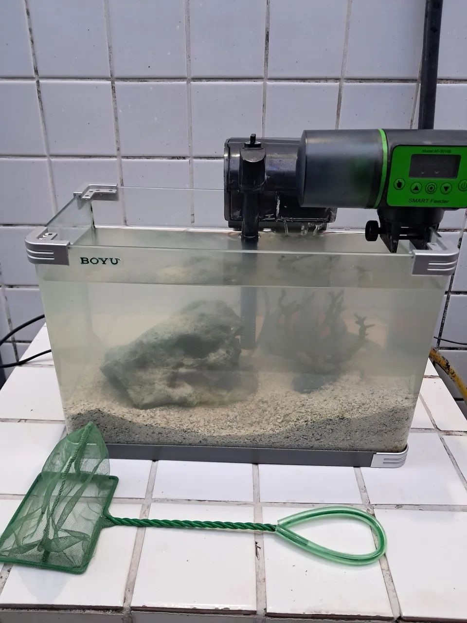 Vendo aquário 15L kit completo bomba e dosador de ração 