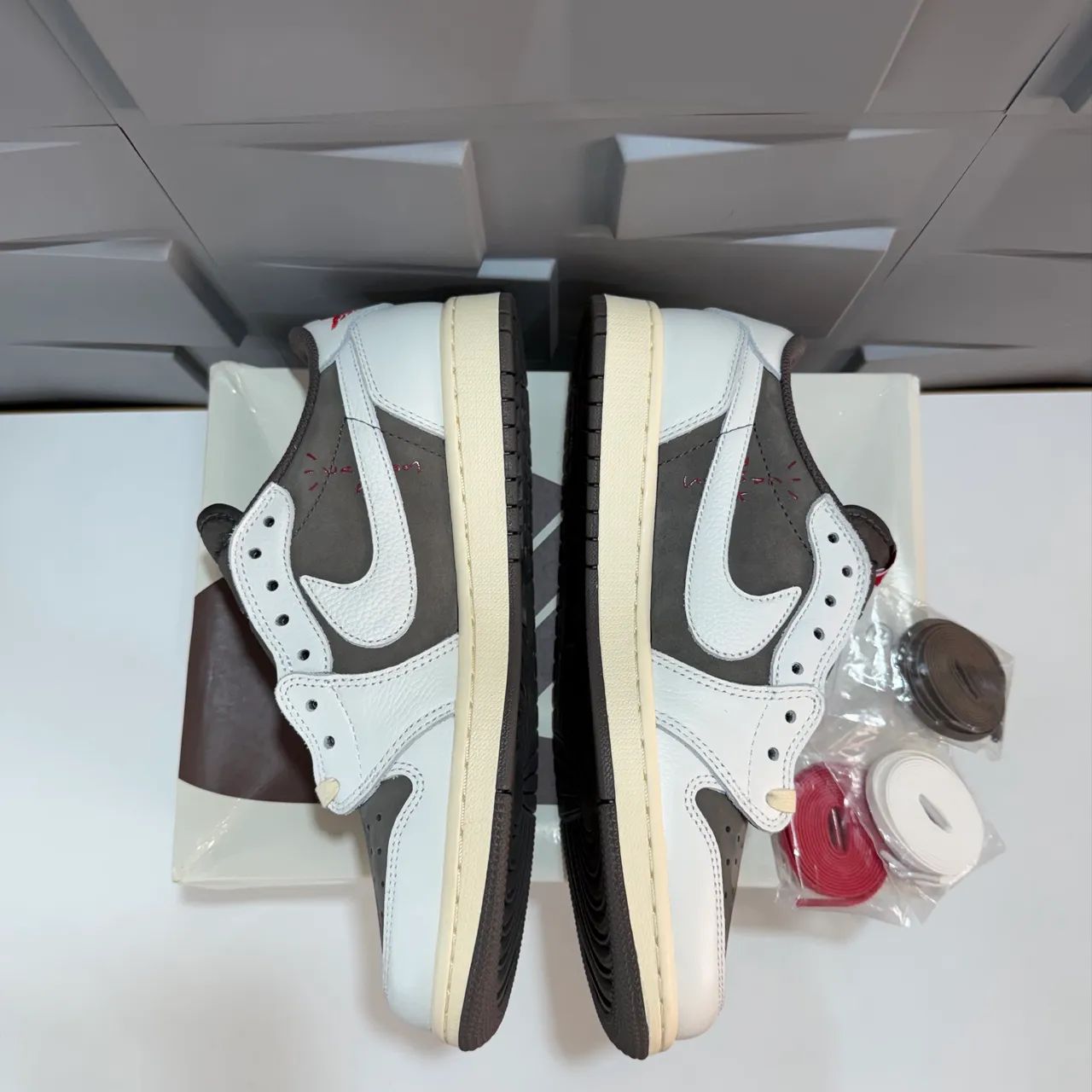 Air Jordan 1 Low Travis Scott Reverse Mocha 43 - Foto 4