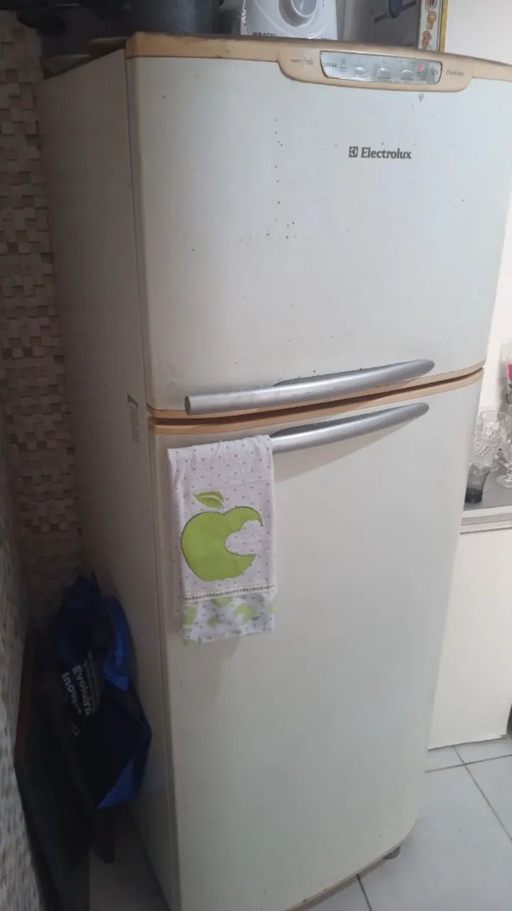 Geladeira Eletrolux funcionando bem