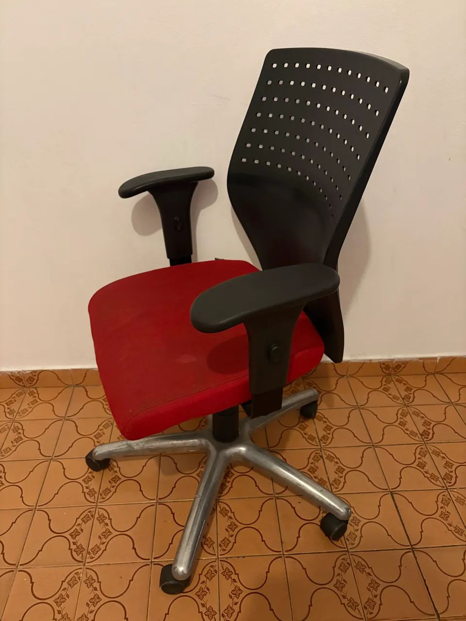 Cadeira de escritório e mesa 