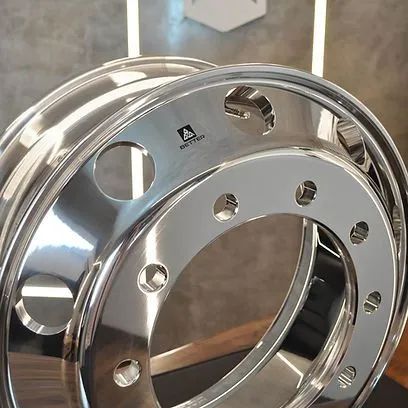 RODA DE ALUMÍNIO CAMINHÃO ALTO BRILHO INTERNO E EXTERNO BORDA LARGA ARO 22,5 X 8 - Foto 4