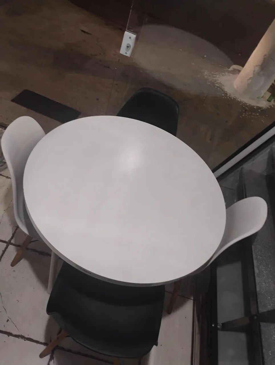 Round Table with 04 Chairs65204504476418123