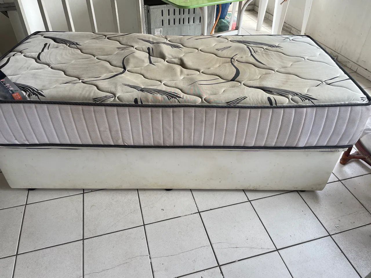Cama solteiro baú 