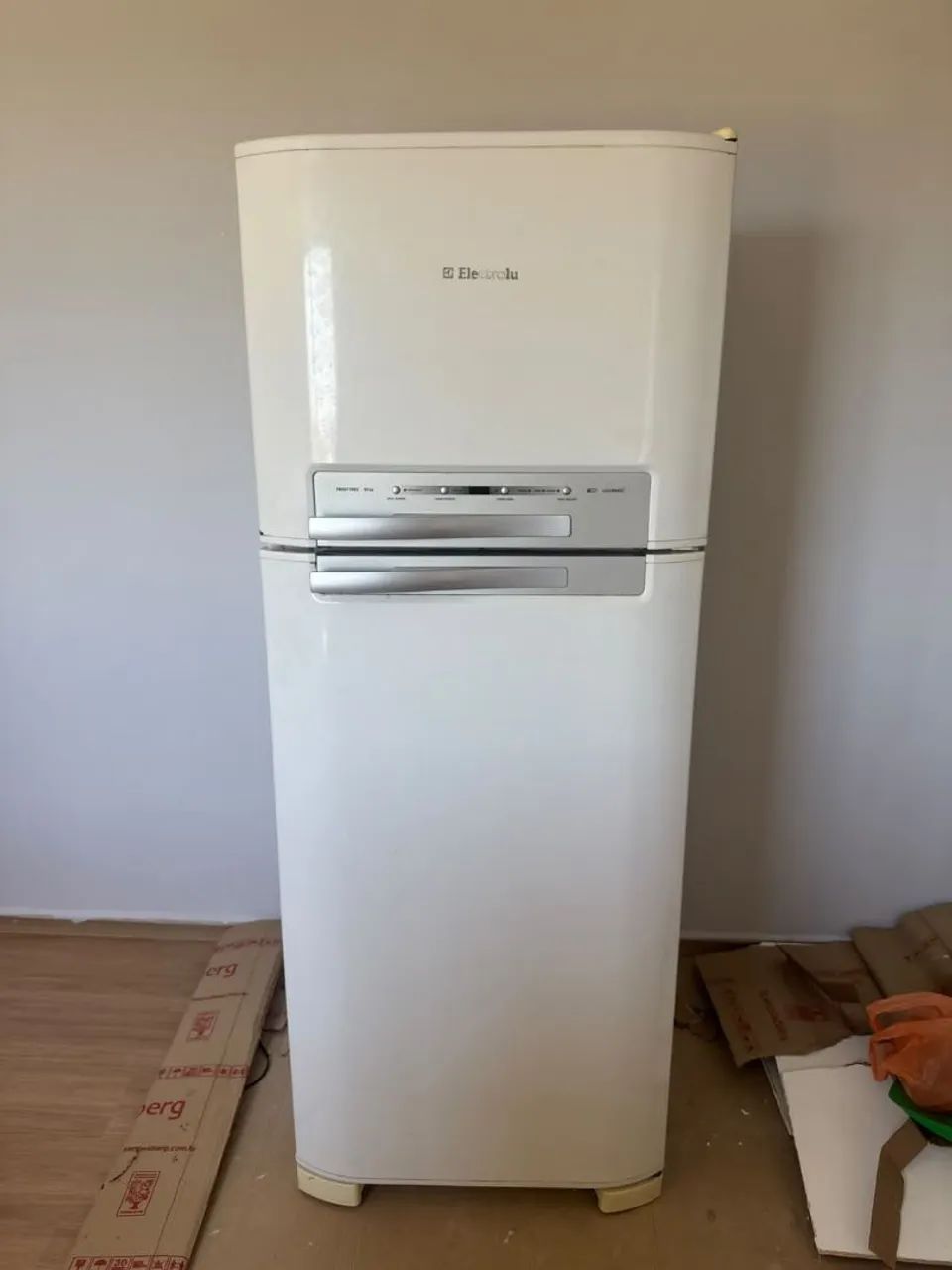 Geladeira Electrolux DF46 220V