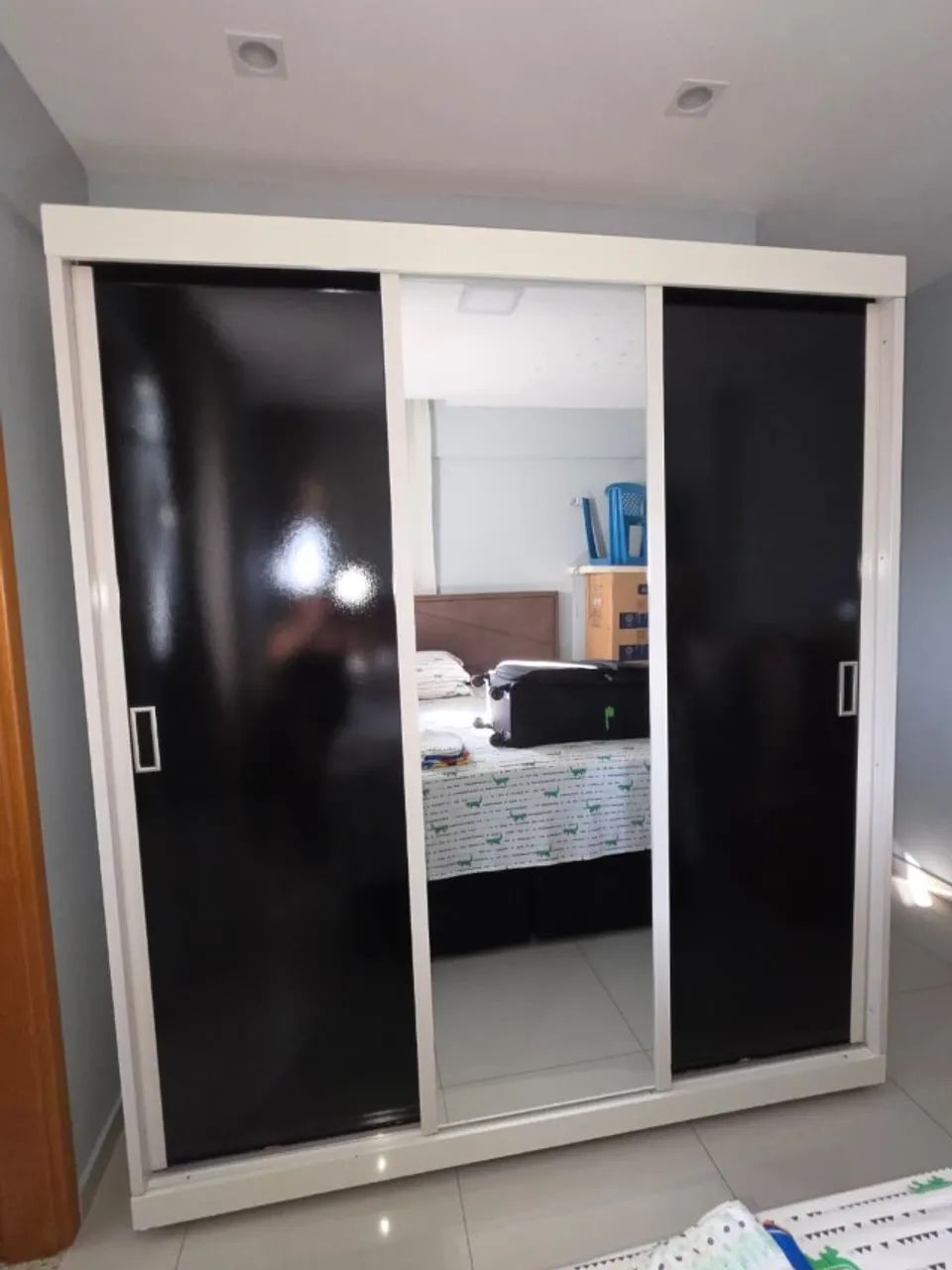 Guarda-roupa com espelho três portas - Foto 5