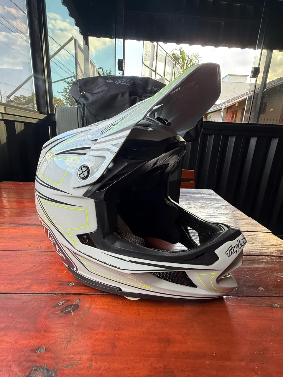 Par de Pneus Hutchinson Challenger Tubeless 700x28 - O Novo Padrão