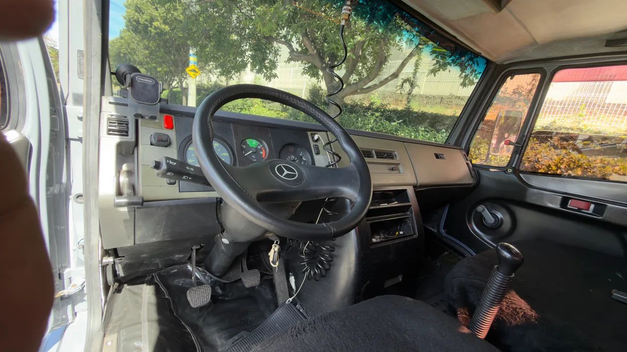 Oportunidade! Mercedes 710 plus  - Foto 4