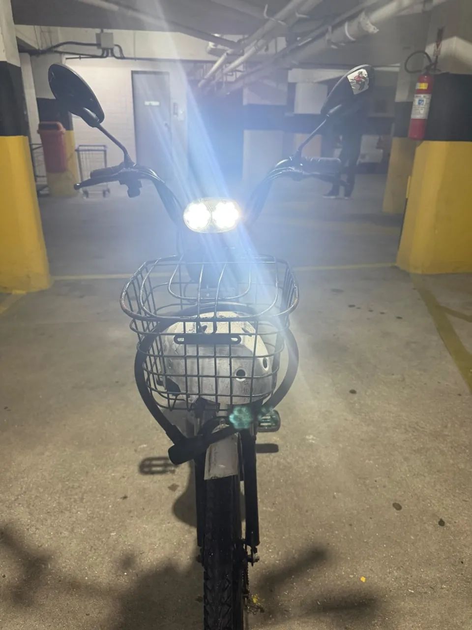 Bicicleta Elétrica LEV com Cesta e Capacete - Foto 3