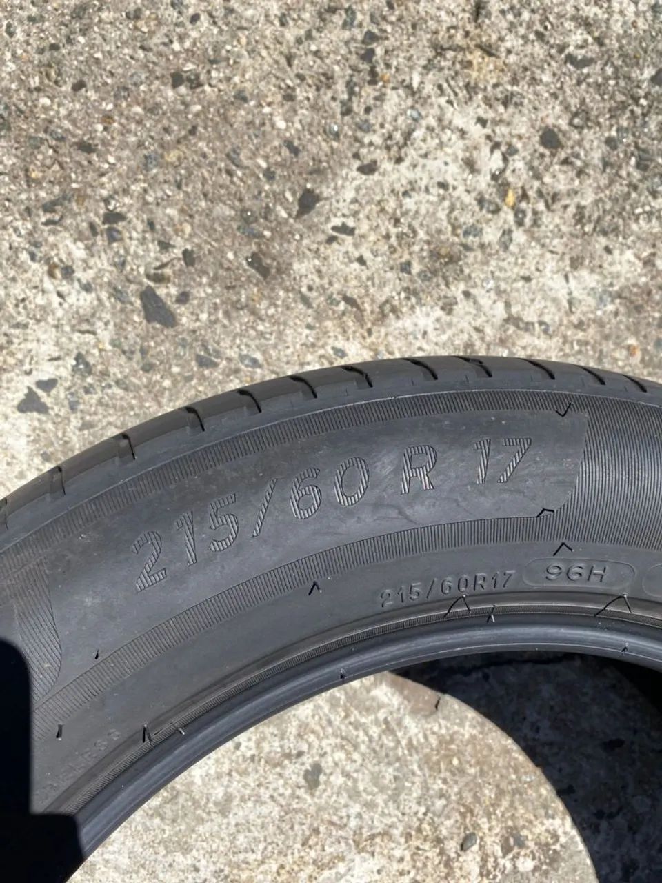 Pneus Michelin 215 60 17 - Foto 2