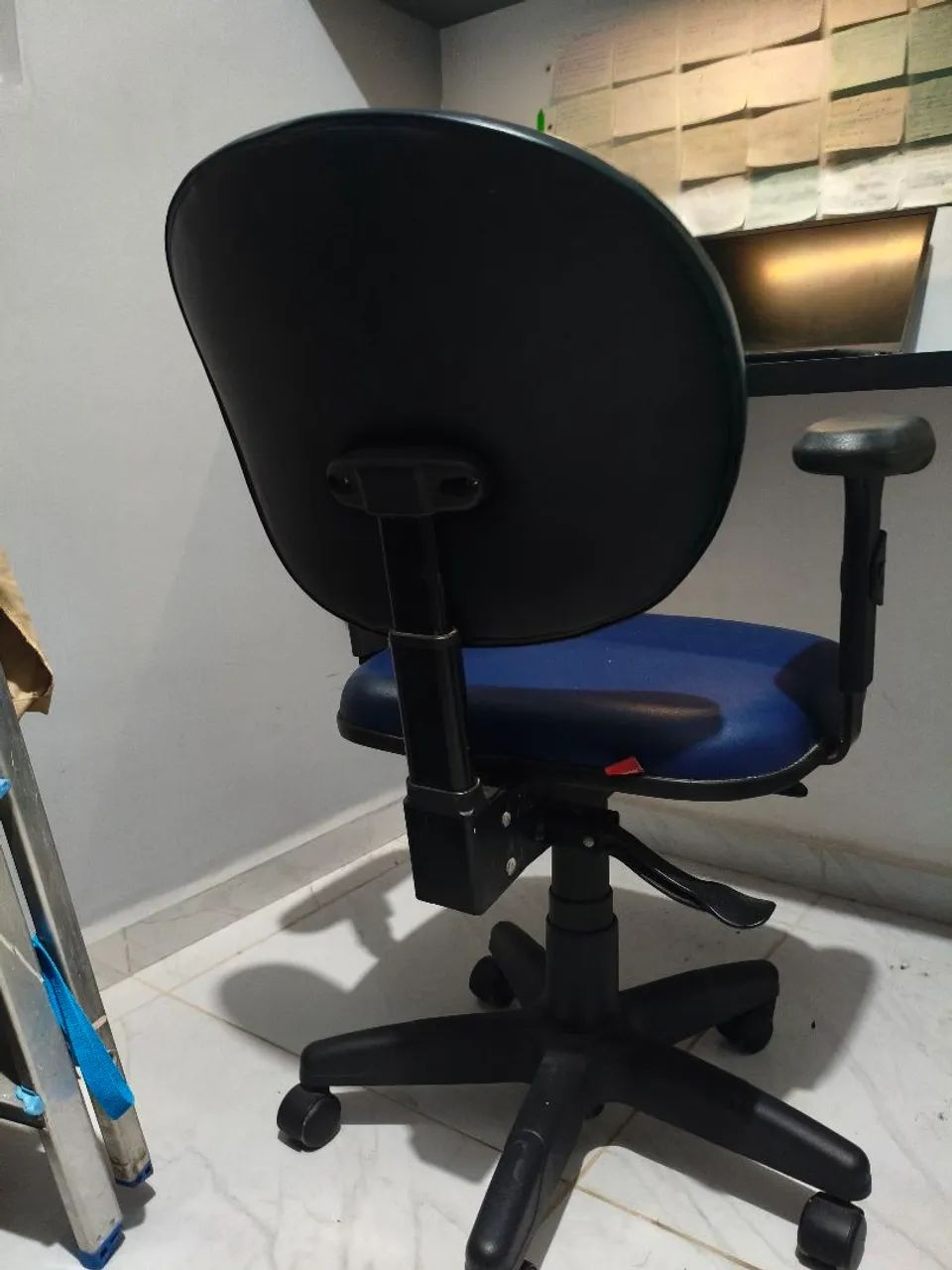 Mesa de estudos com cadeira! - Foto 4