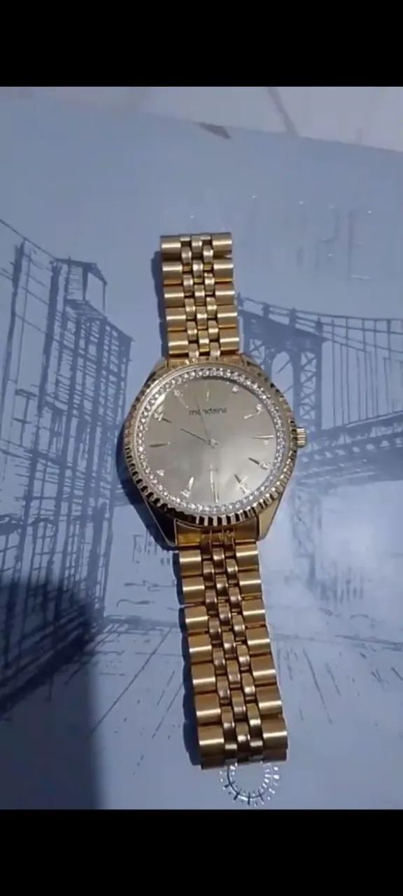 Relógio Mondaine com caixa