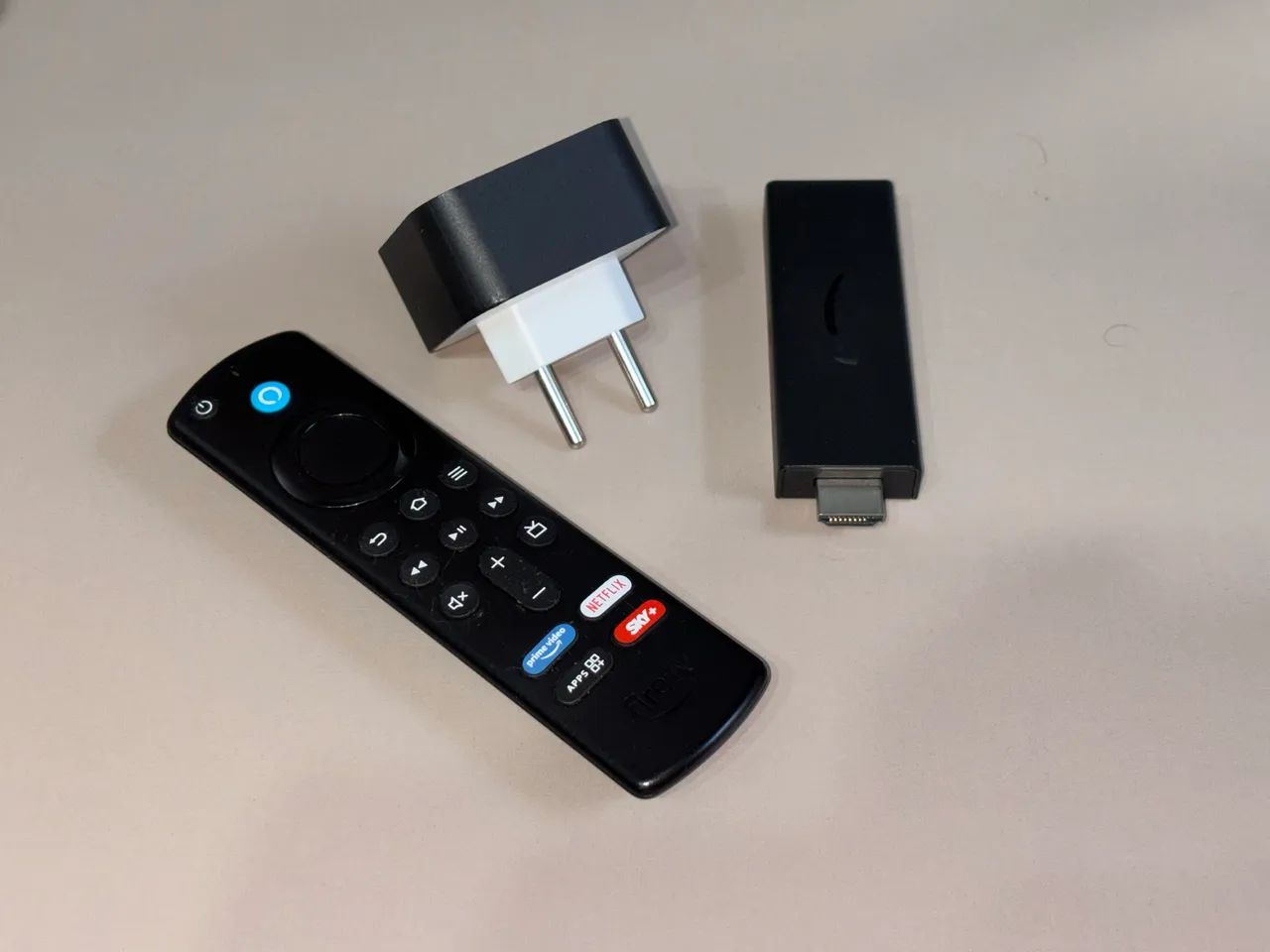 Amazon Fire Stick -TV Full HD 3ª Geração Alexa Comando de Voz Original - Foto 2