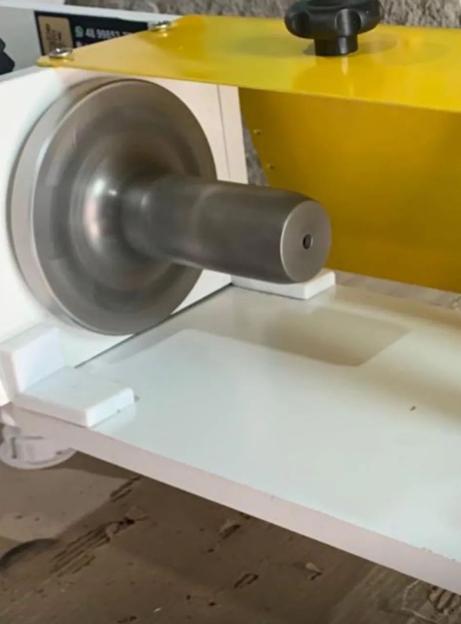 Despeliculadora para retirar a película da polpa do coco seco. - Foto 4