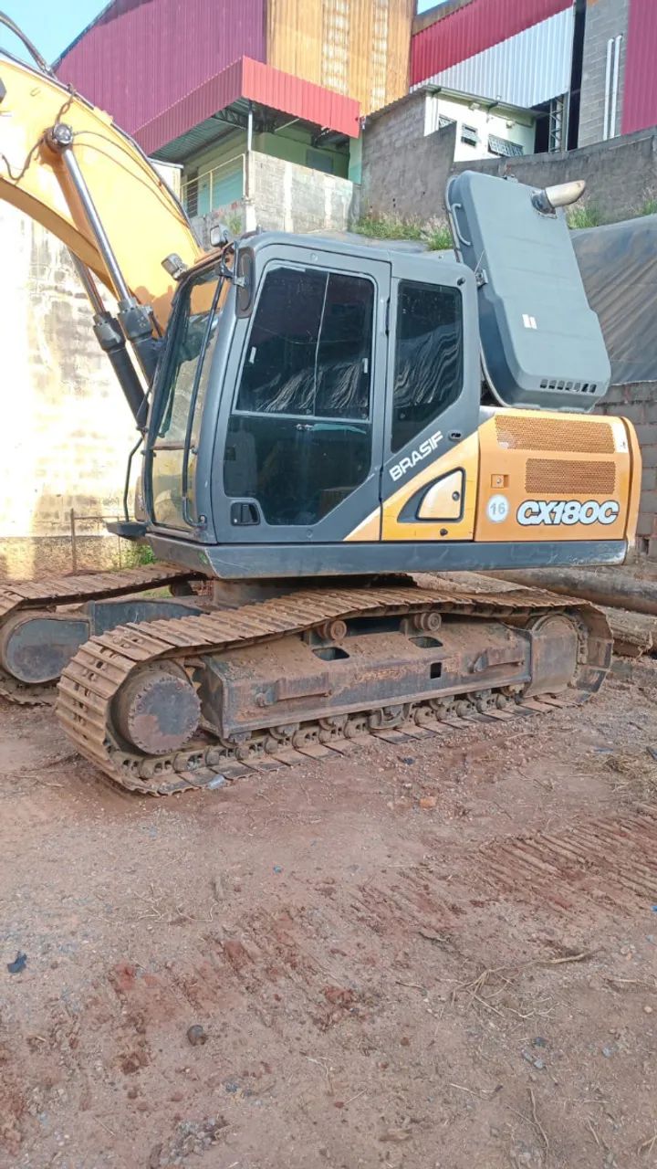 Escavadeira Case 180 CX
