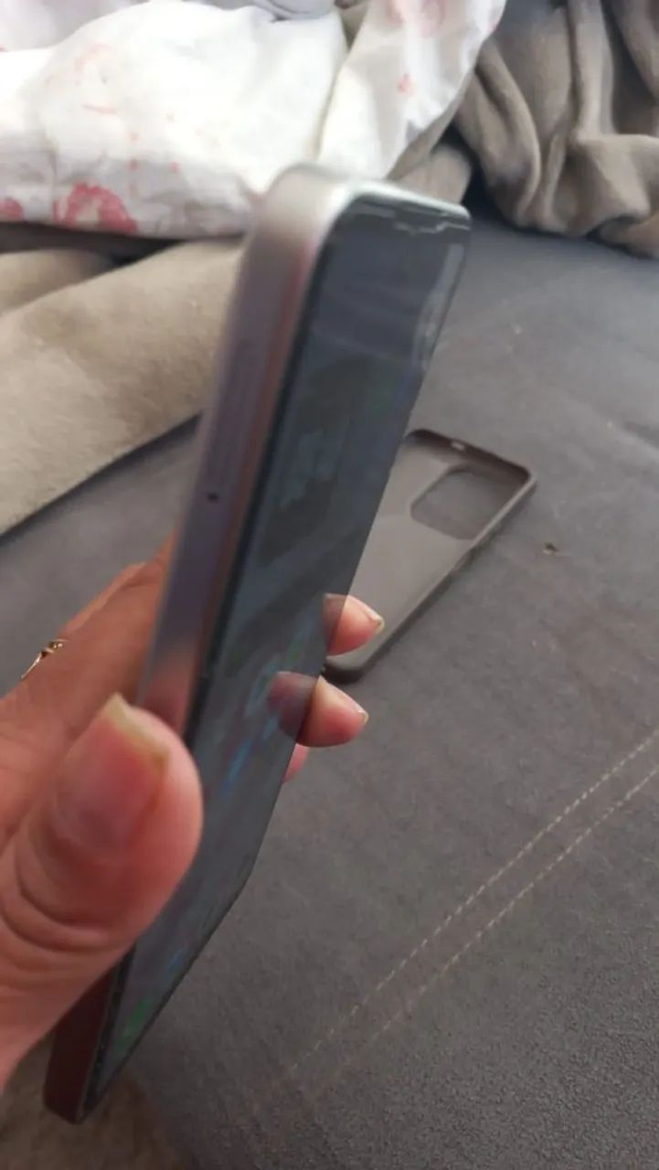 Vendo celular com 3 meses de Uso, apenas pelicula trincada - Foto 3