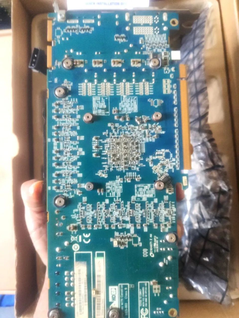 Placa de vídeo hd 6950 Saphire com caixa e manual e cabos - Foto 4