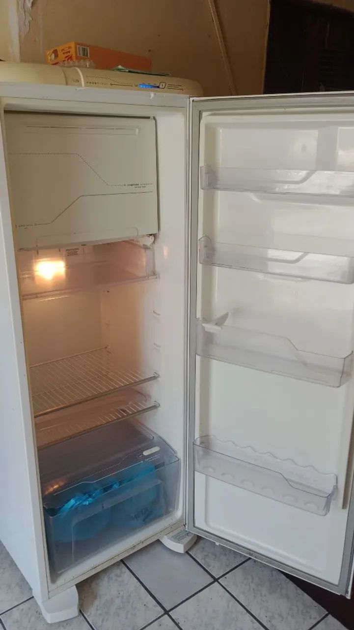        Geladeira / Refrigerador [Marca] [Modelo] Funcionando Bem - Foto 4