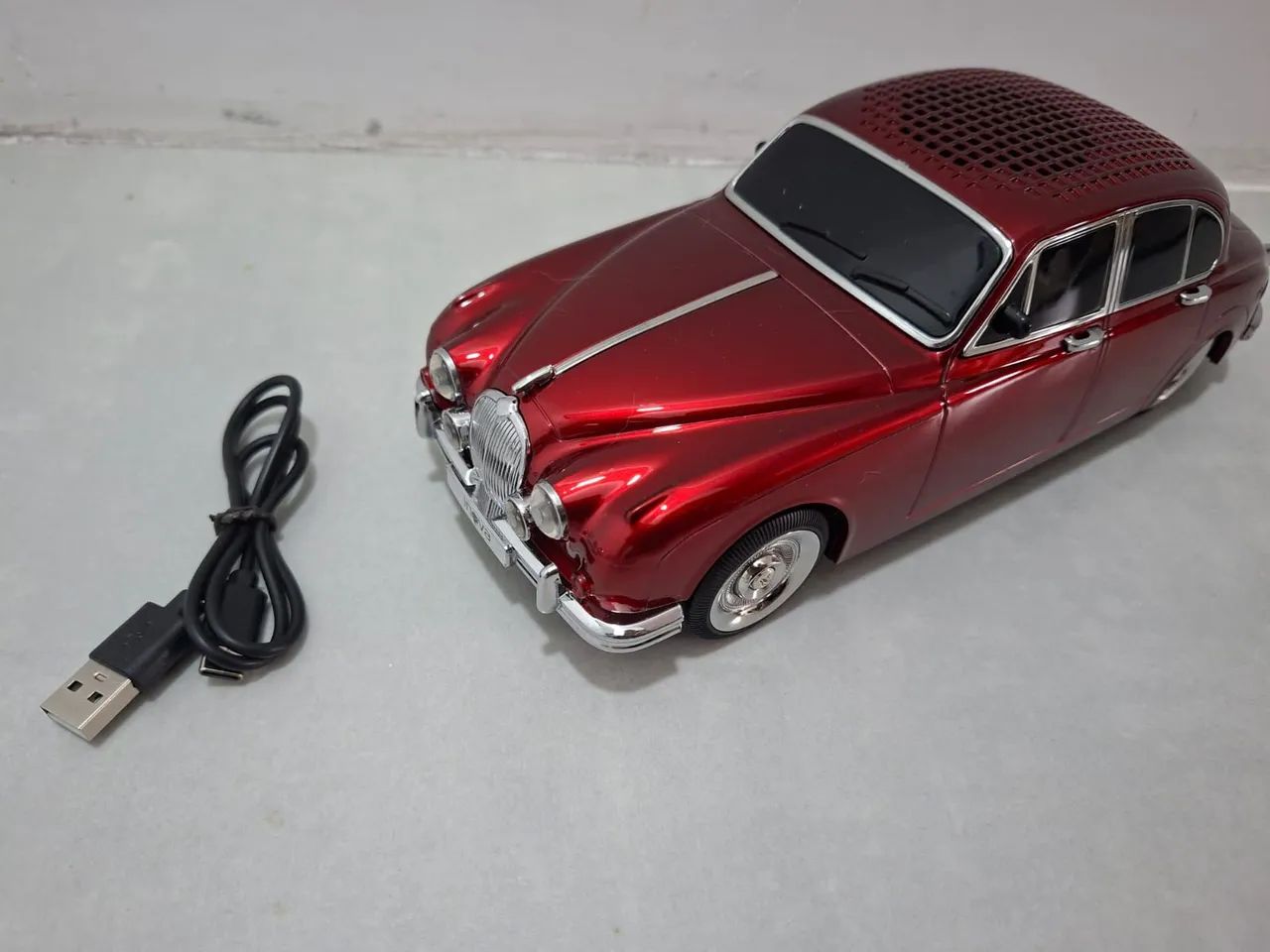 Carro miniatura com som bluetooth 