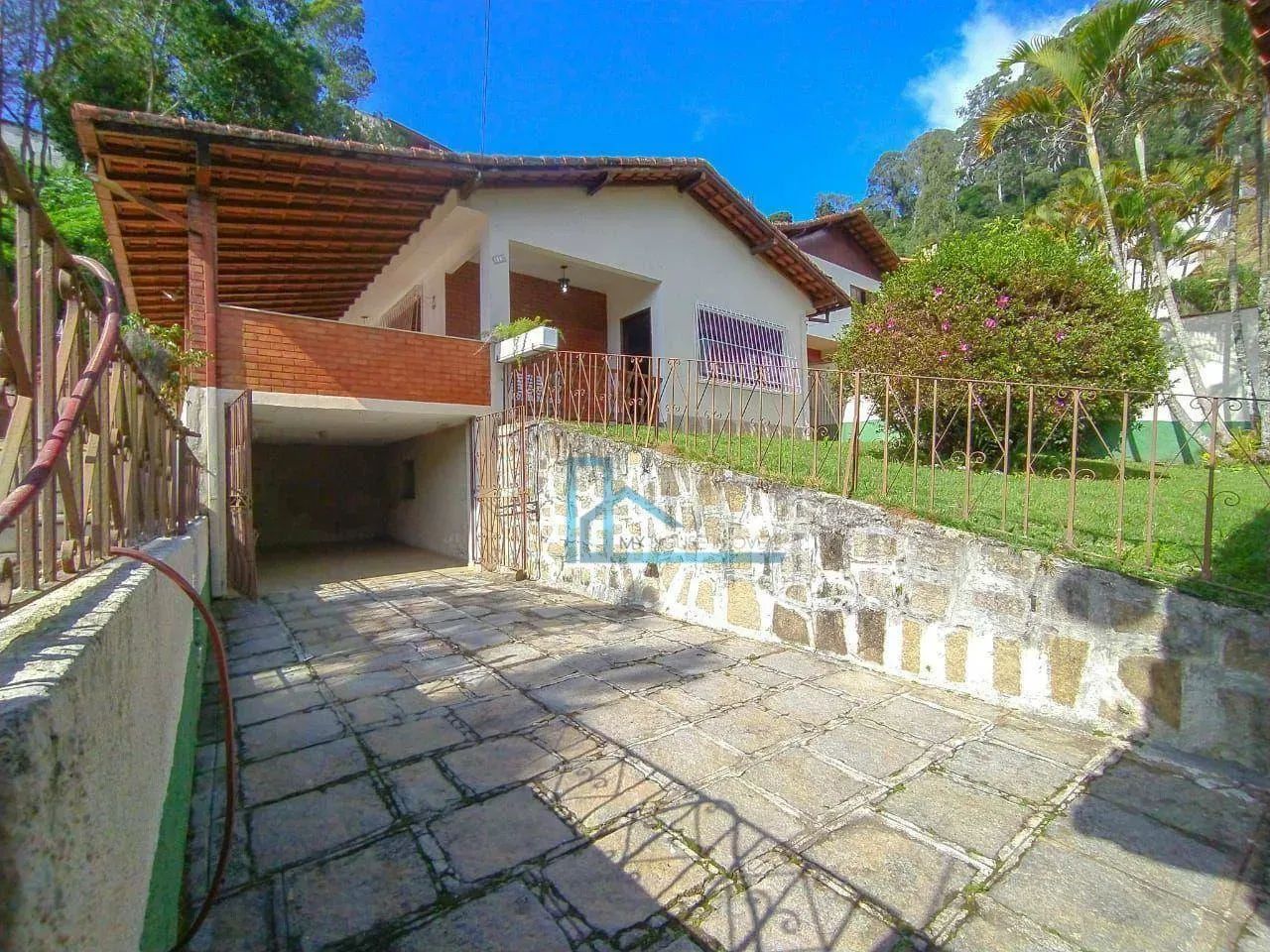Casa linear com lazer próprio - Apenas 10 minutos do centro de Teresópolis - Foto 2