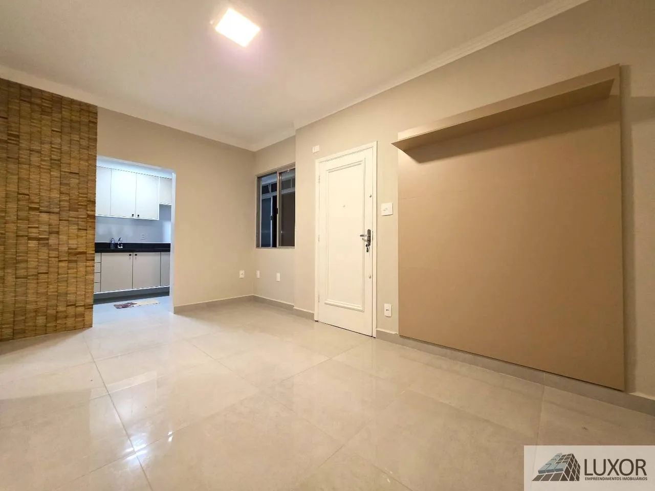 2 dormitórios prédio com elevador quadra da praia Gonzaga