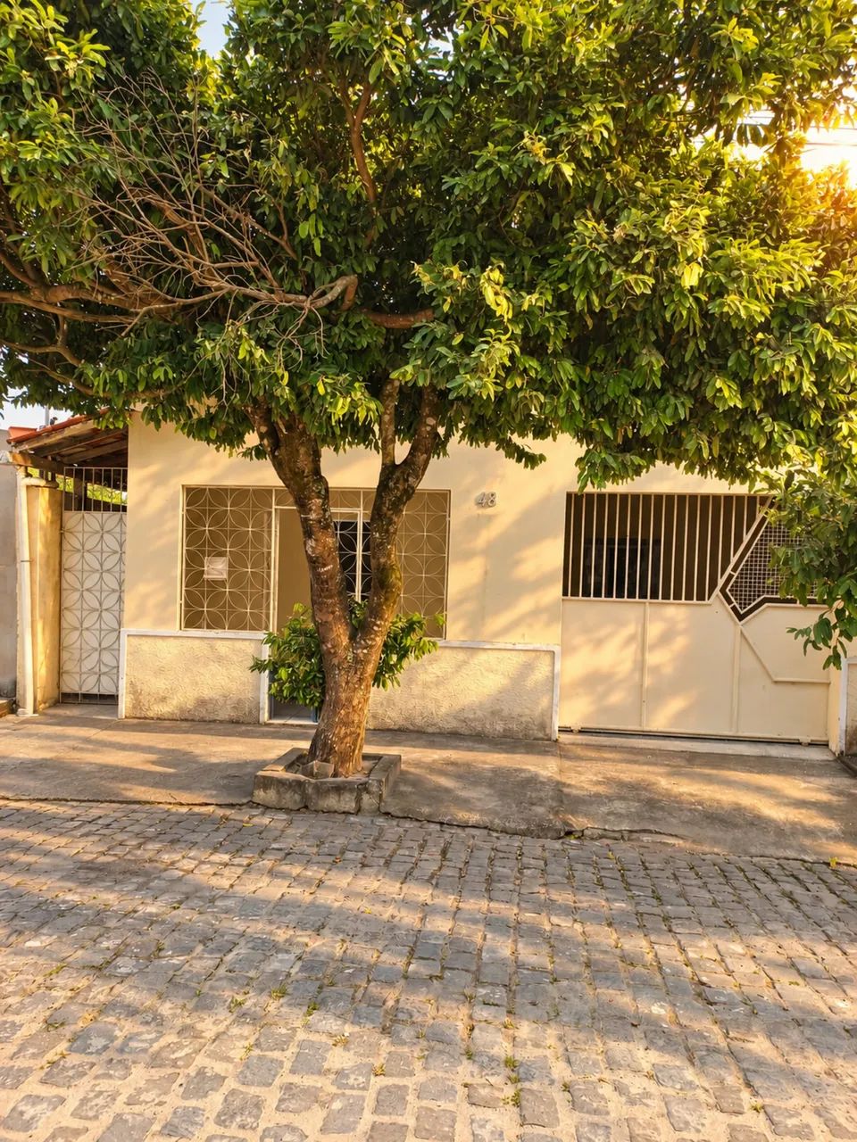 Casa retrô no Centro de Eunápolis 