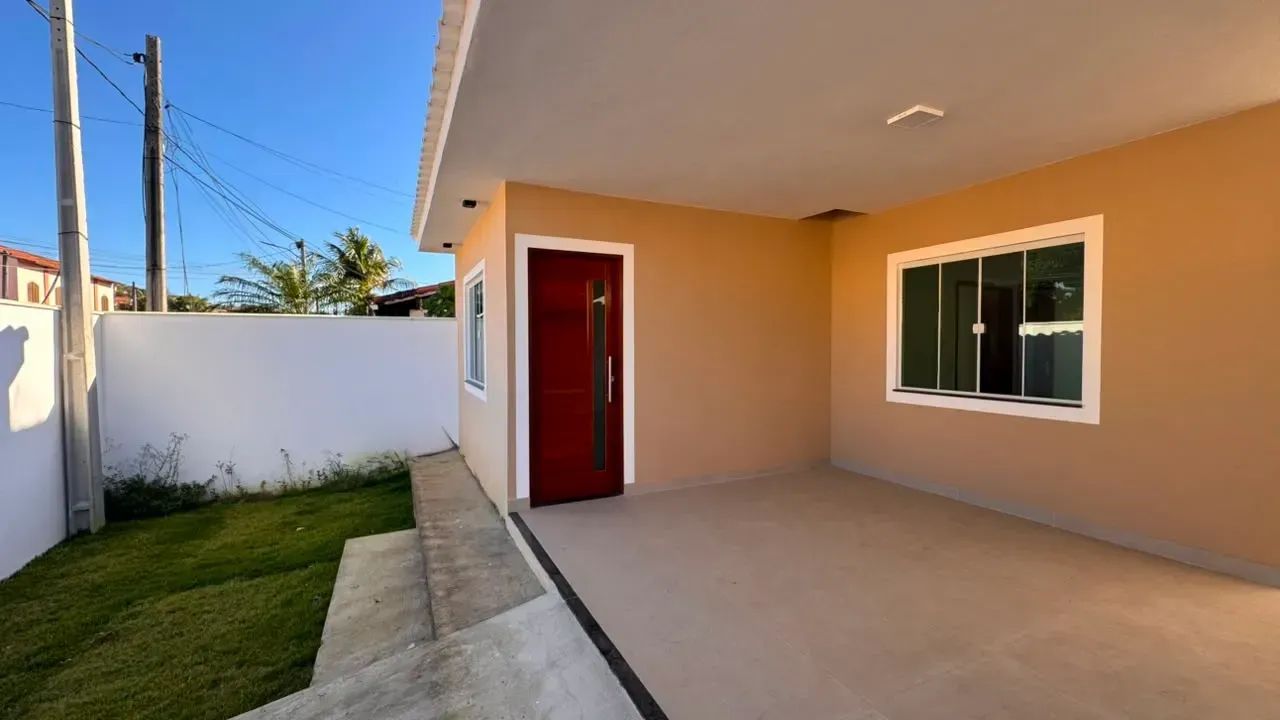 CASA COM 02 QUARTOS ( 01 SUÍTE ) À VENDA !