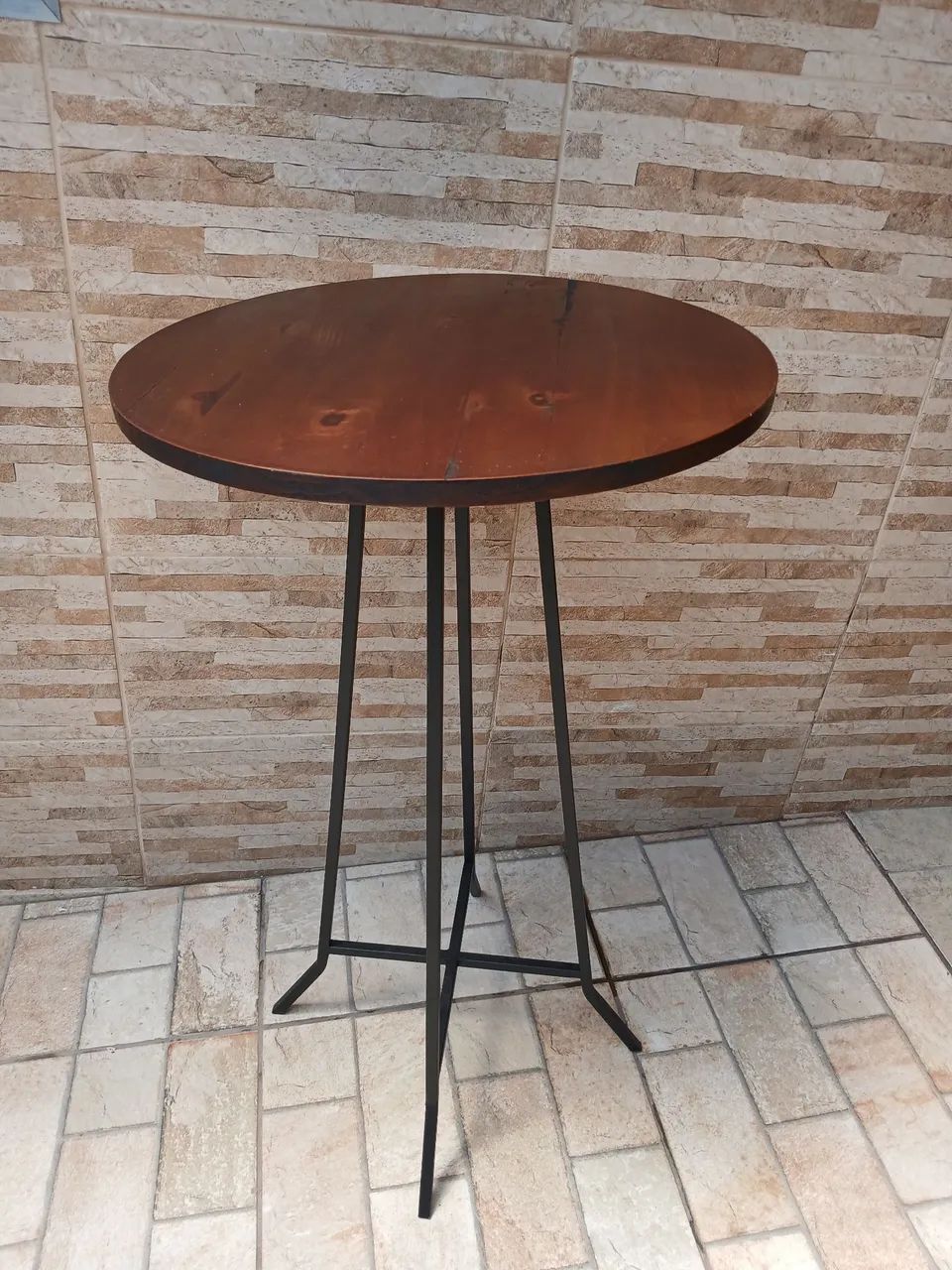 Mesinha bistro  alta em madeira maciça   - Foto 4
