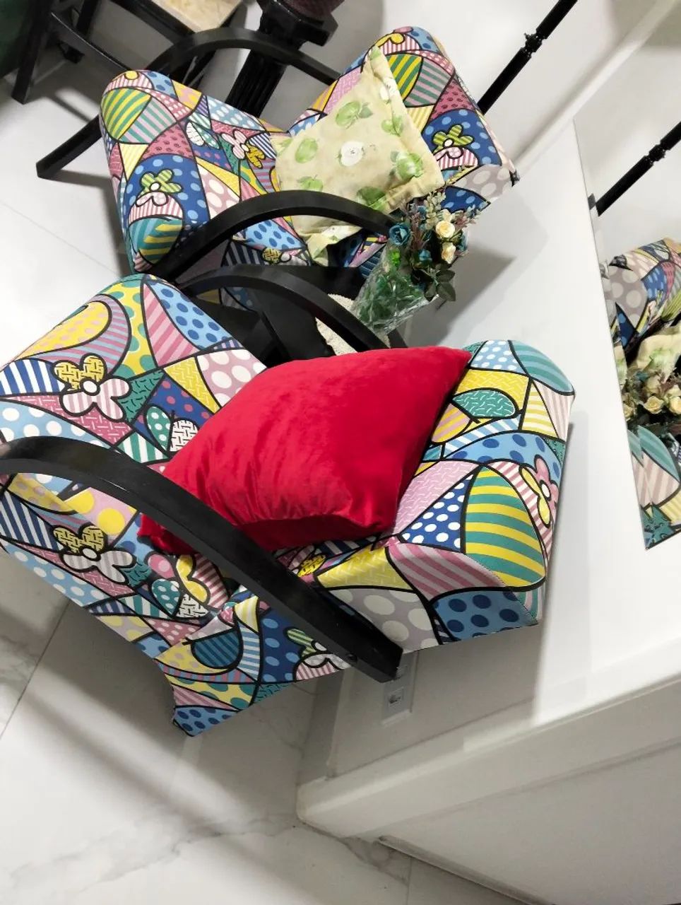 Duas poltronas  Romero Brito  - Foto 4
