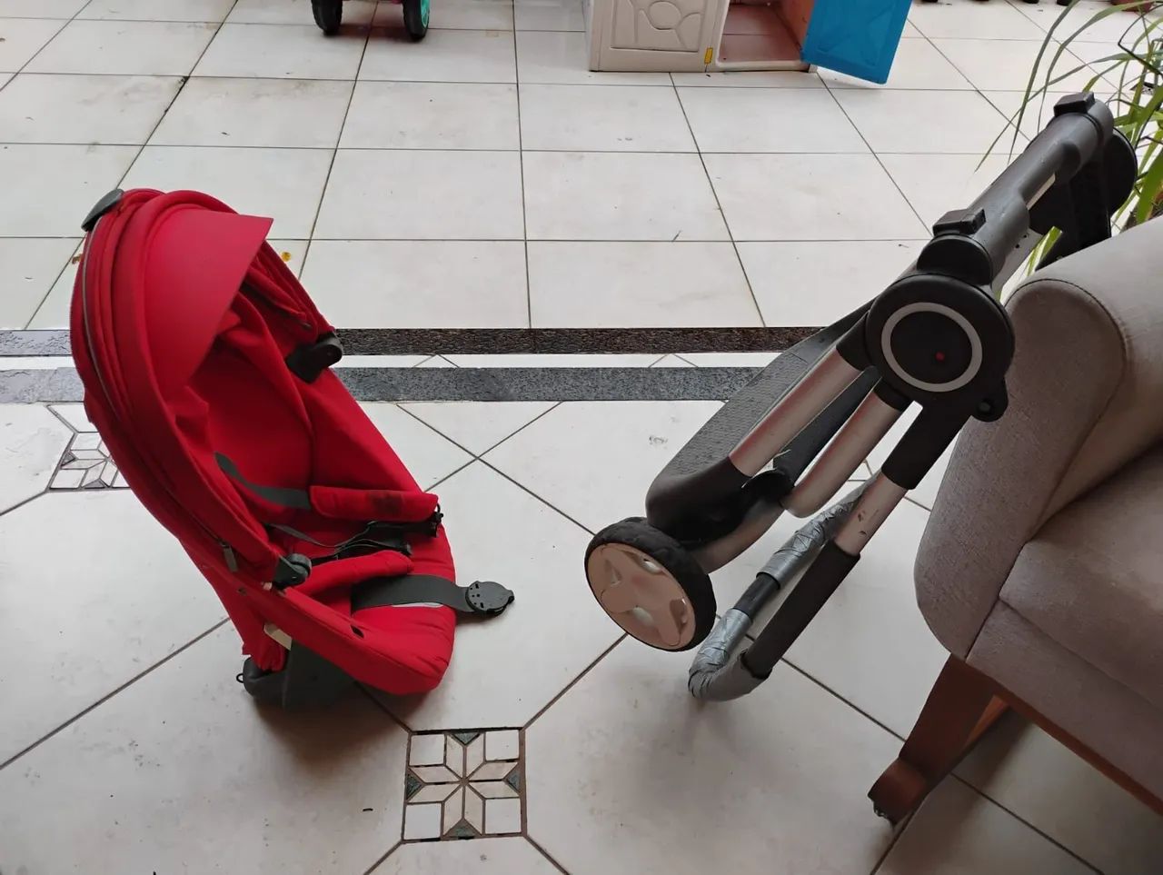 Carrinho, bebê conforto e moisés Stokke - Foto 2
