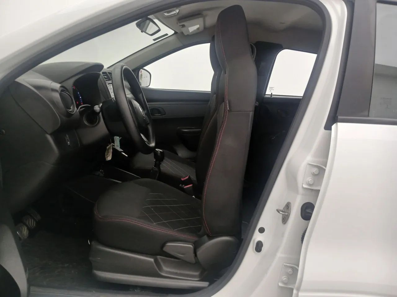 Renault Kwid 1.0 Zen, foto 16 de 18