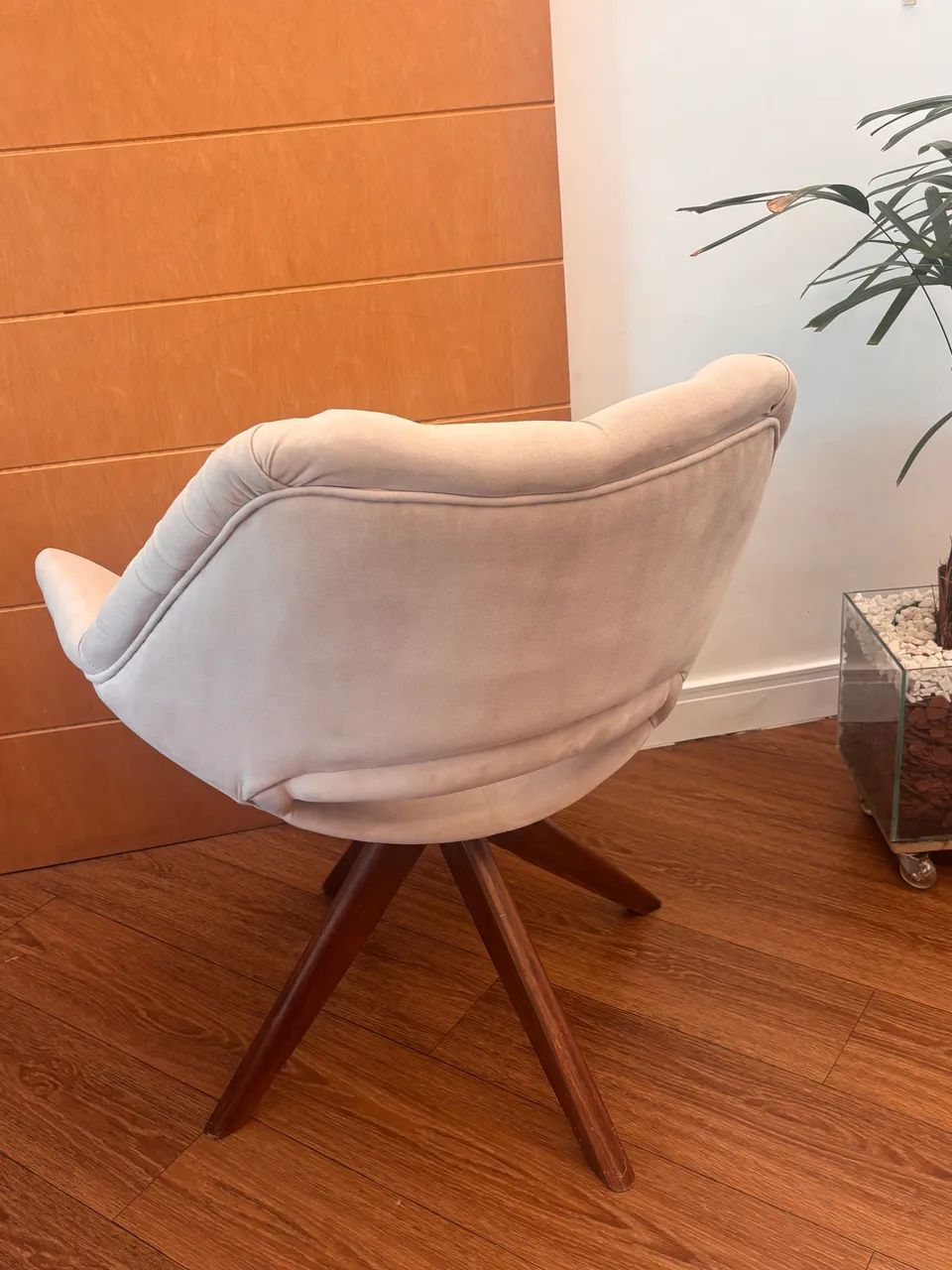 Poltrona Giratória pés de Madeira - Foto 4