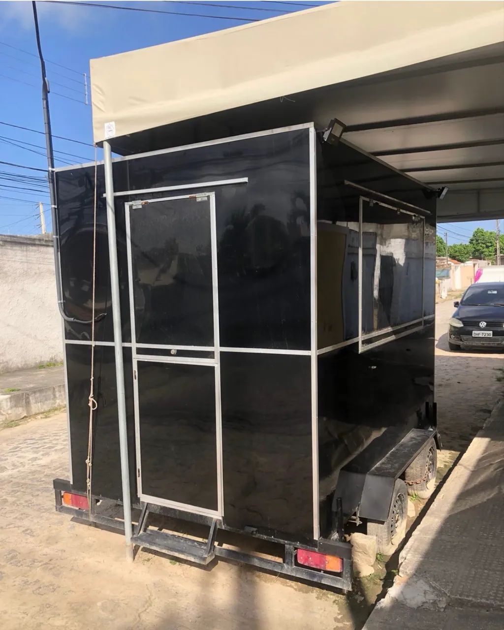 Trailer moderno pouco tempo de uso.
