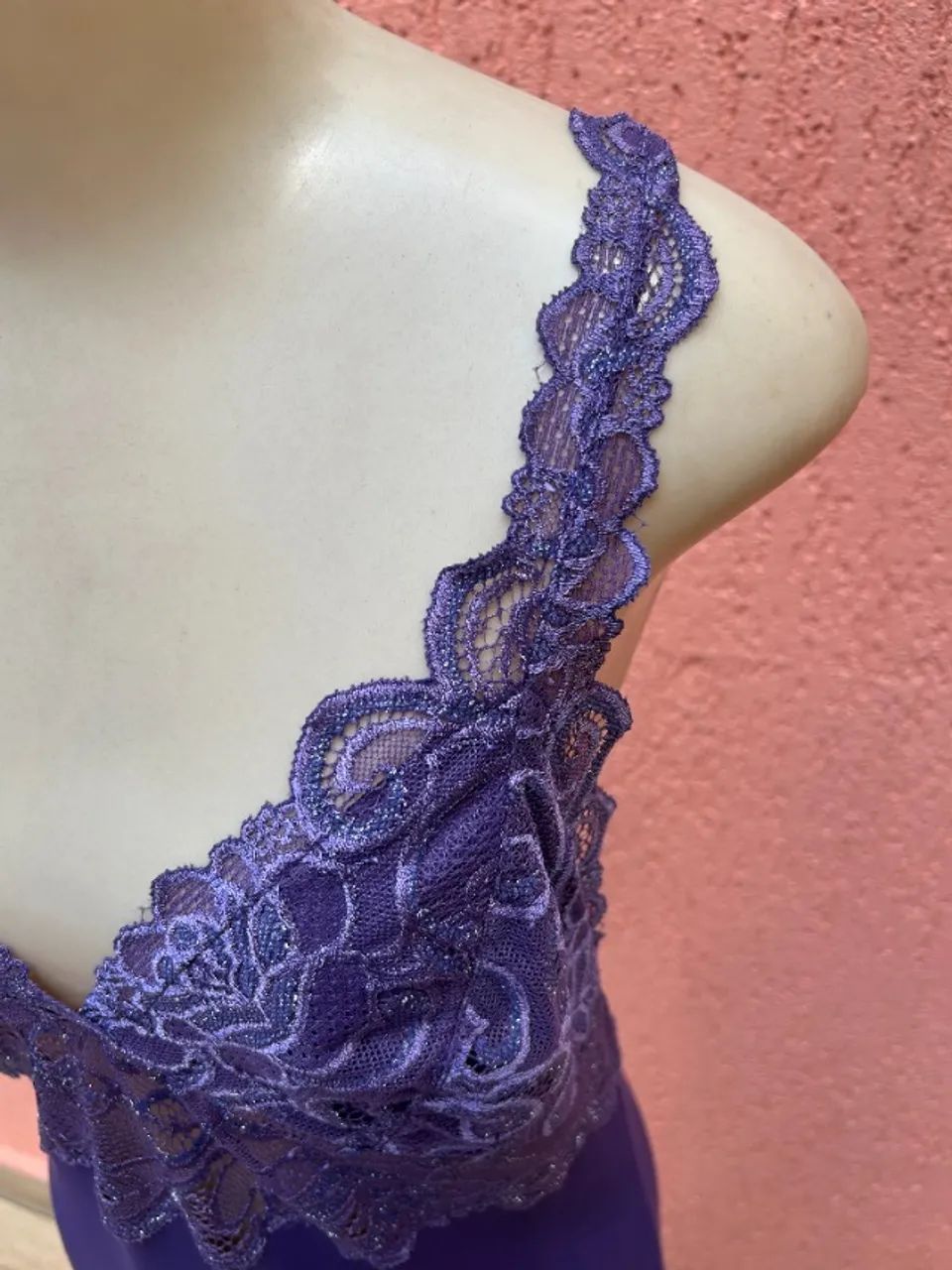Camisola Roxa Dressy com Renda e Strass - Praticamente Nova - Foto 2