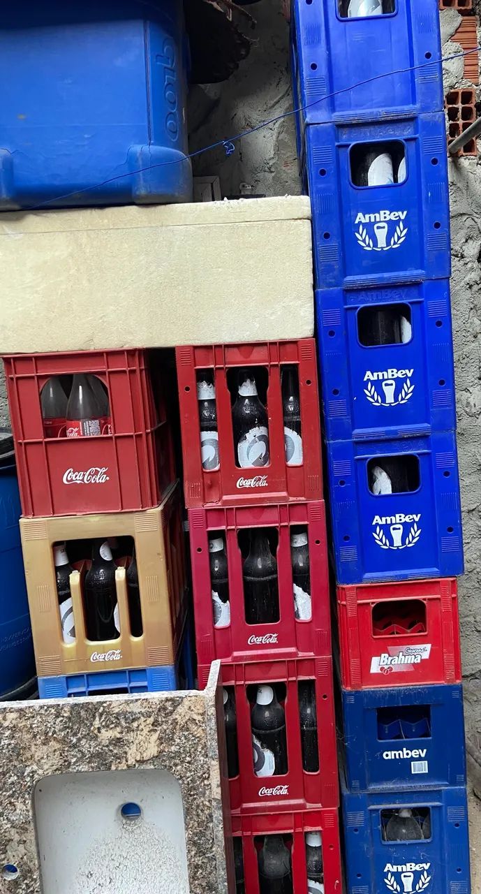 Vende-se engradados de cervejas 600ml e litrão 