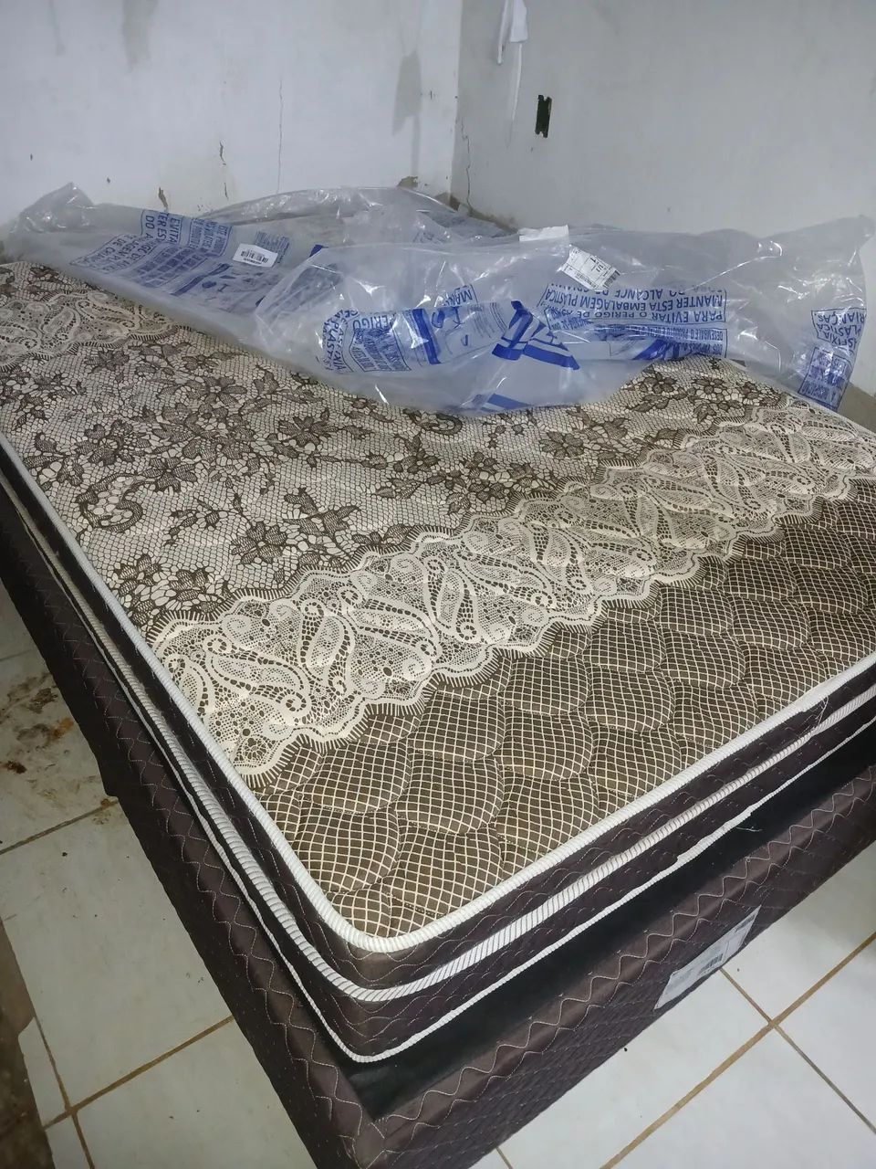 vende se cama de casal 