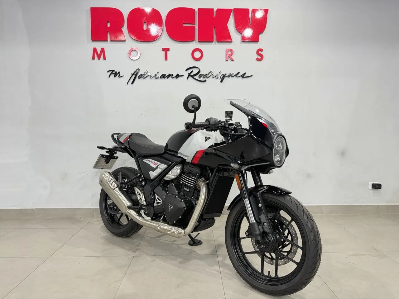Triumph THRUXTON 400