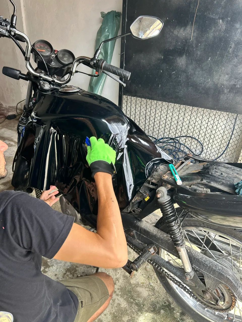 Tanque de moto adesivo - Foto 4