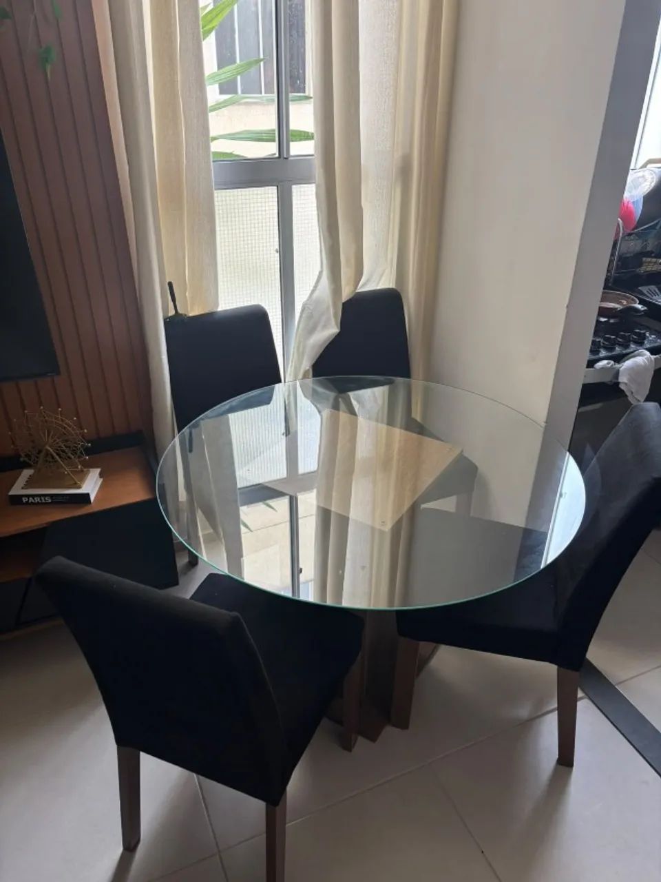 MESA DE JANTAR COM 4 CADEIRAS - SEMINOVA! - Foto 2