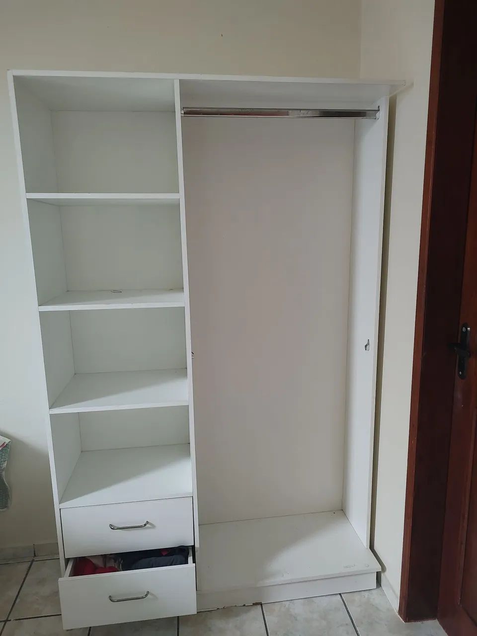 Vende-se roupeiro em bom estado 