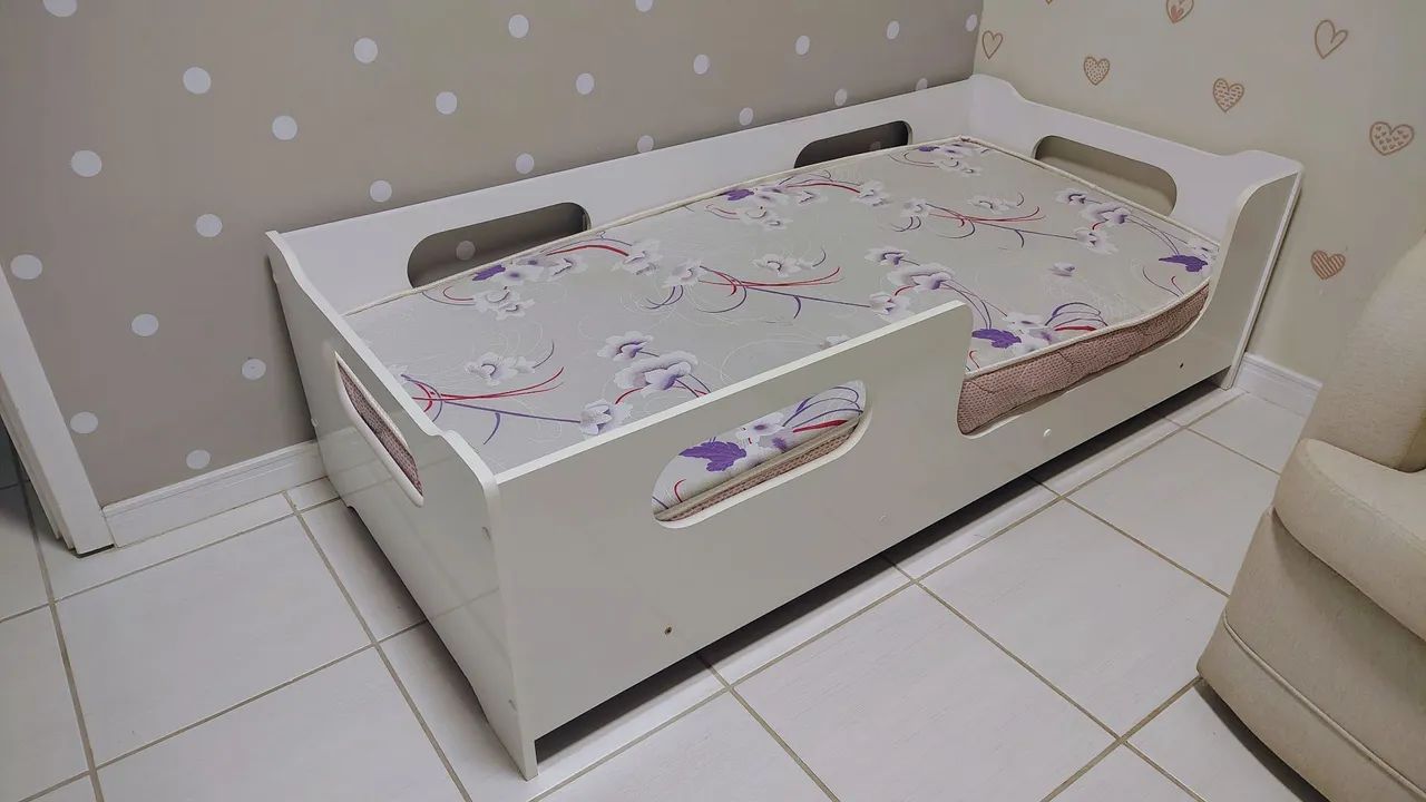 Cama Infantil (acompanha colchão)