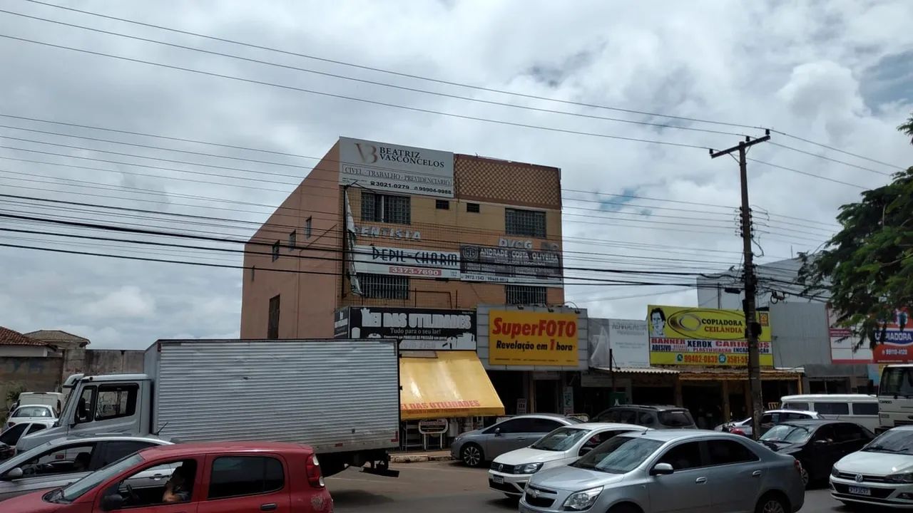 Prédio Comercial QNM 17 Conjunto A na Avenida principal